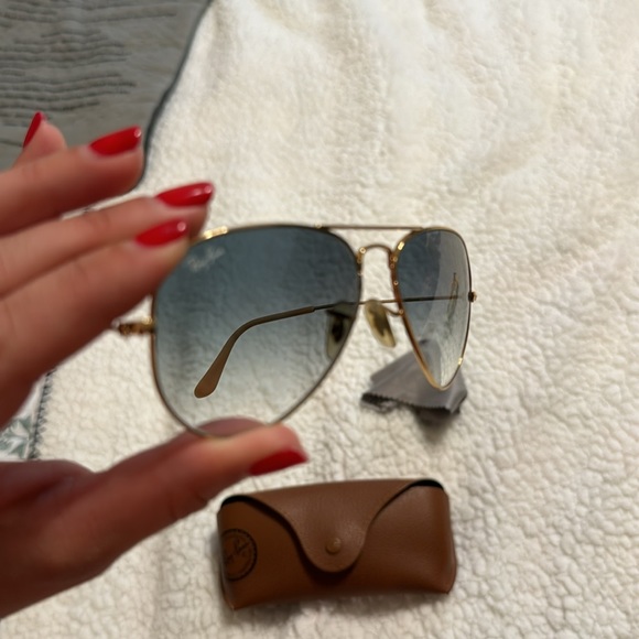 Authentic Ray-Ban Aviator - Picture 3 of 4